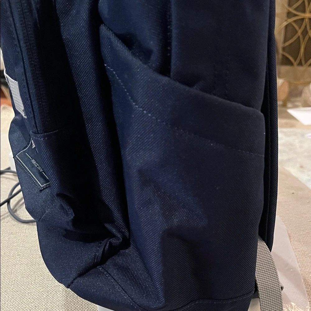 Columbia Zigzag II 22L Backpack in Collegiate Navy/NWT